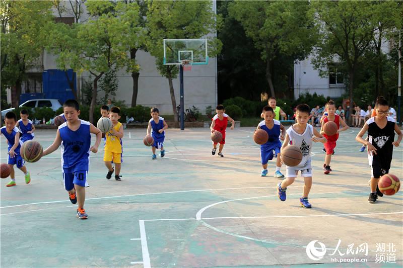 全民健身日 萌娃練球忙