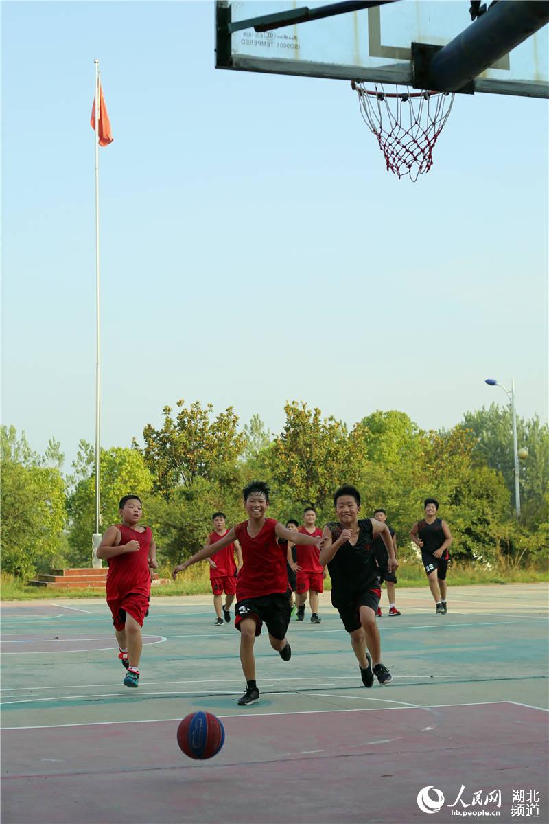 全民健身日 萌娃練球忙