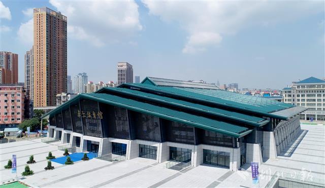 武大卓爾體育館啟用