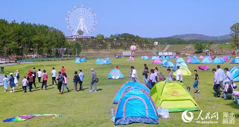 武漢黃陂：遊客與農民共慶豐收節、中秋佳節