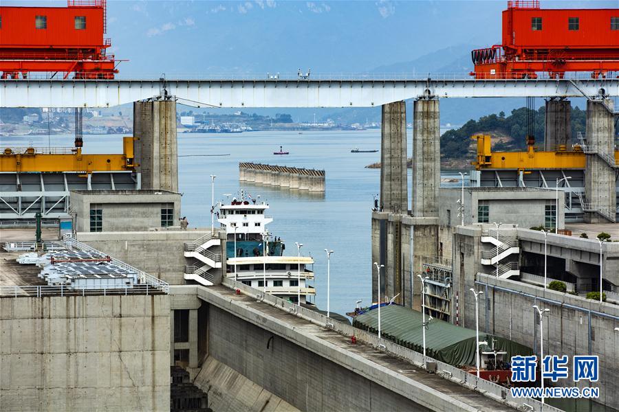 三峽船閘2018年過閘貨運量突破1億噸