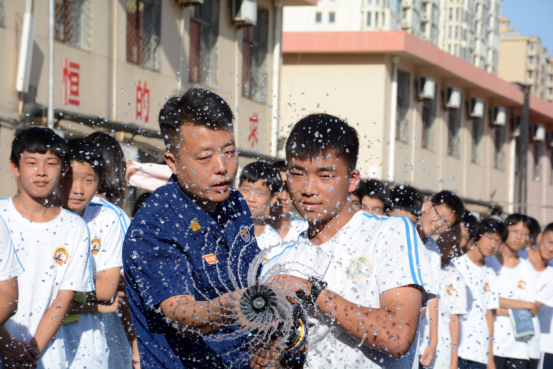 河北獻縣：守護校園安全 消防演練進行時