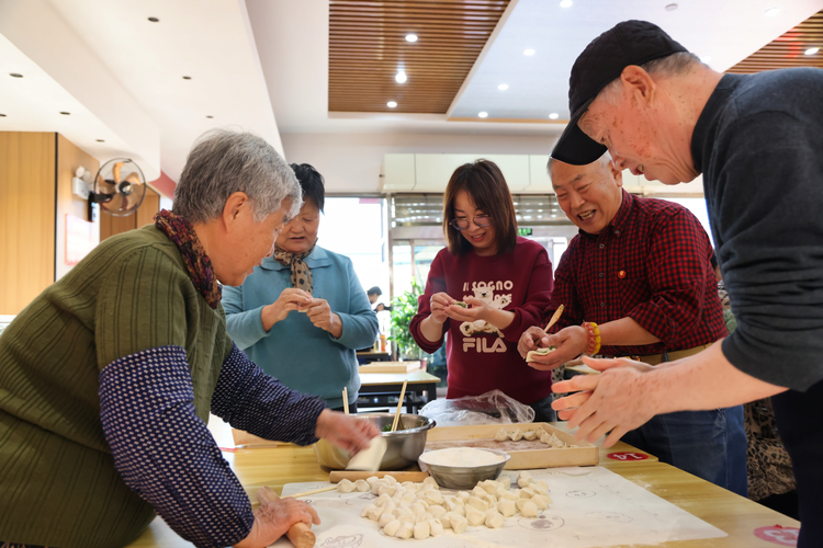 滄州運河區：冬至齊相聚 幸福睦鄰情