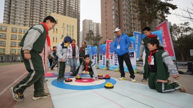 河北石家莊：冰雪運動進校園 點燃青少年冬日激情