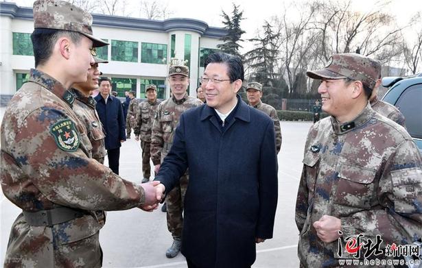 王東峰走訪慰問駐石軍級以上部隊