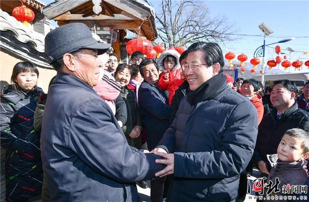 王東峰在阜平縣走訪慰問