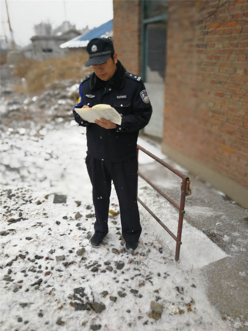 石家莊北站派出所民警雪天執勤為旅客保駕護航