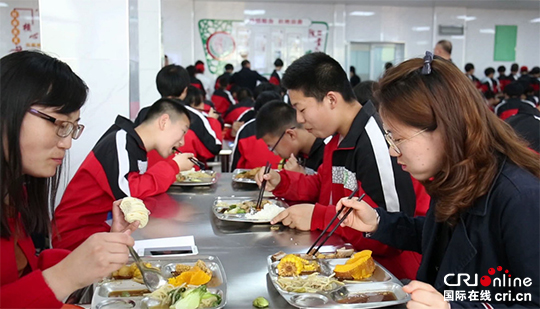 石家莊市正定六中打造“五星級”學校食堂