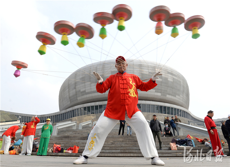 河北邯鄲：空竹絕活大比拼