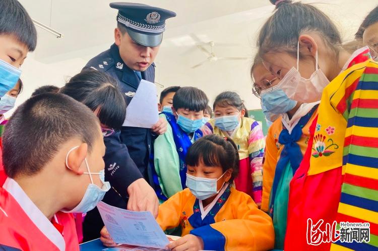 河北秦皇島海防民警廣泛開展“全民國家安全教育日”宣傳