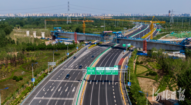 北京大興國際機場北線高速廊坊段正式通車