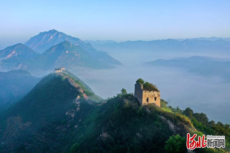 河北唐山：雨後初晴壯美長城