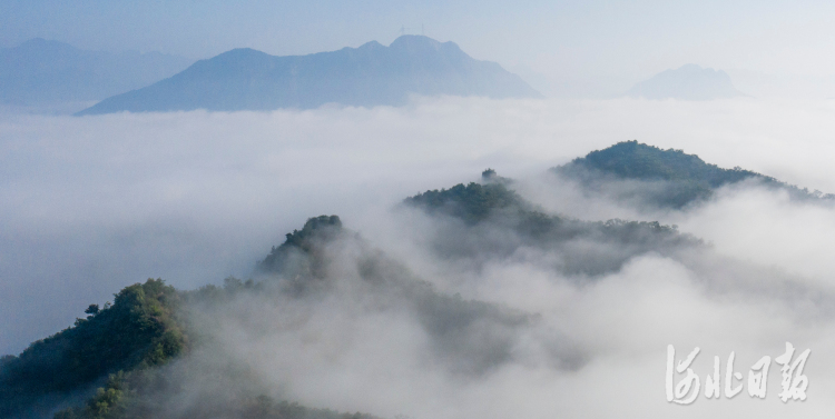 河北唐山：雨後初晴壯美長城