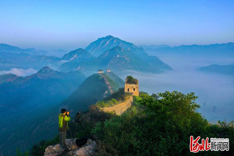 河北唐山：雨後初晴壯美長城