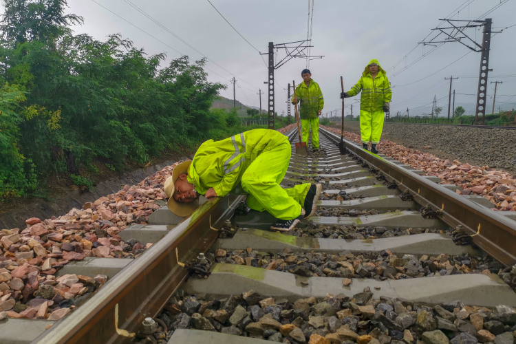 以雨為令，鐵路部門積極應對強降雨