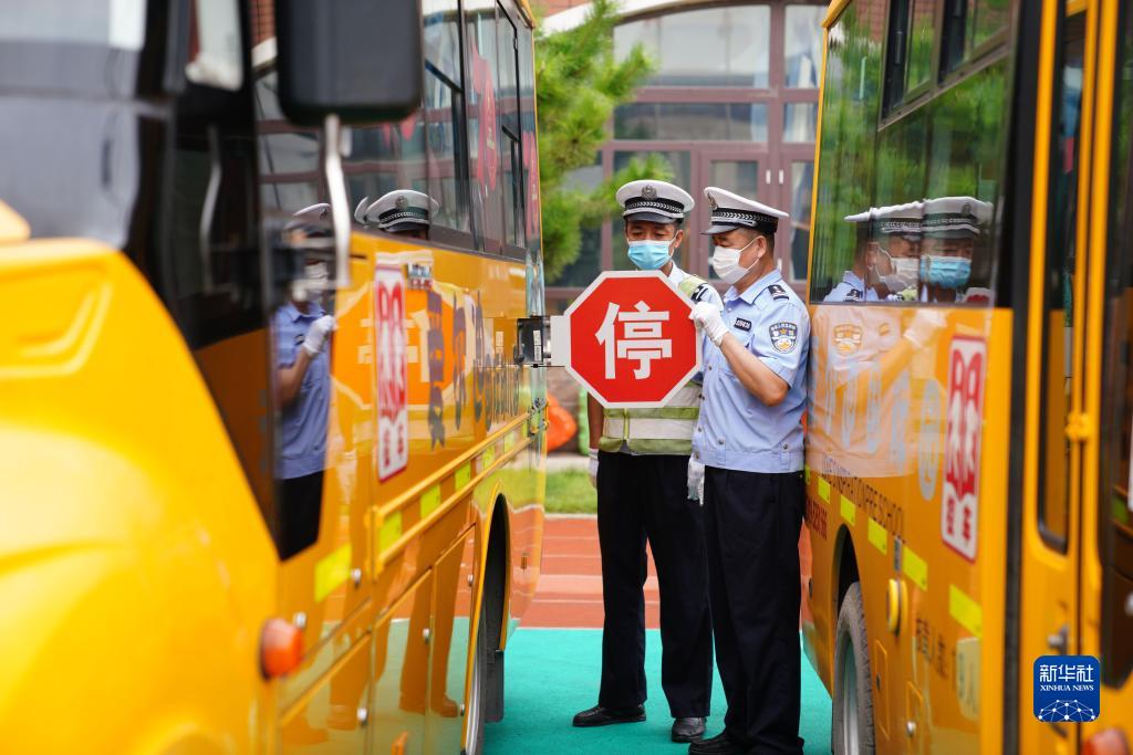 河北邢臺：校車“體檢”迎開學