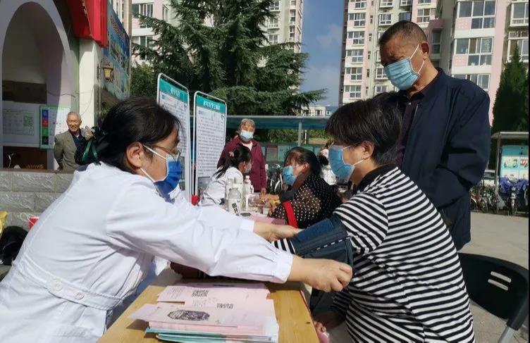 裕華區海天陽光園社區組織“全國高血壓日”義診活動_fororder_微信圖片_20211011100906