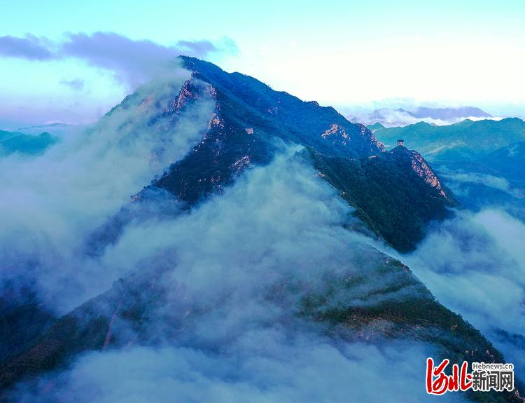 河北遷西：雲海中 長城美