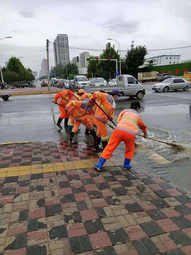 （原創）裕華區環衛大隊開啟“借雨洗城”模式_fororder_微信圖片_20210929161509