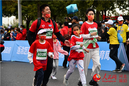 保定首屆城市馬拉松鳴槍開跑