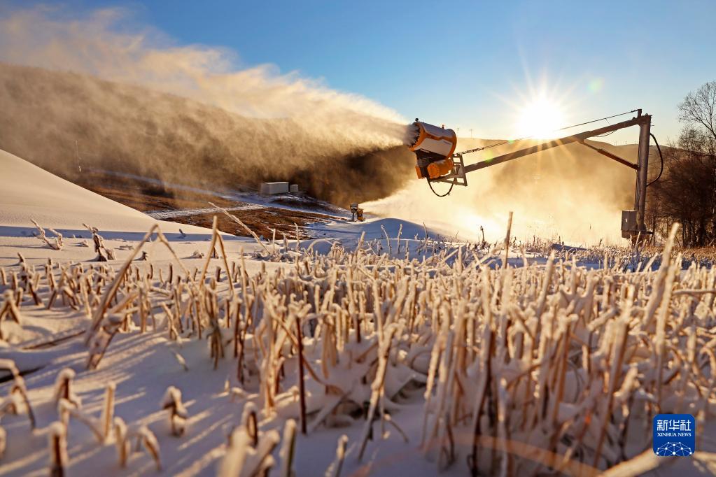 河北崇禮：冬奧賽場造雪忙