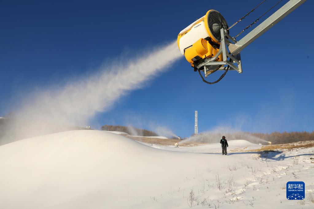 河北崇禮：冬奧賽場造雪忙