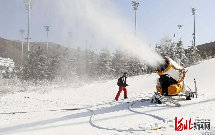 河北張家口：國家越野滑雪中心造雪進行時