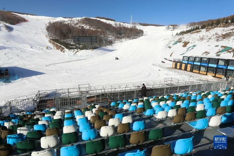 河北張家口：雲頂滑雪公園賽道塑型忙_fororder_1