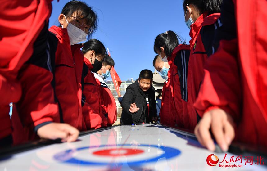 河北遷安：鄉村掀起冰雪運動熱