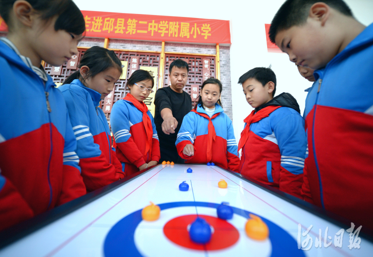 河北邱縣：冰雪運動進校園