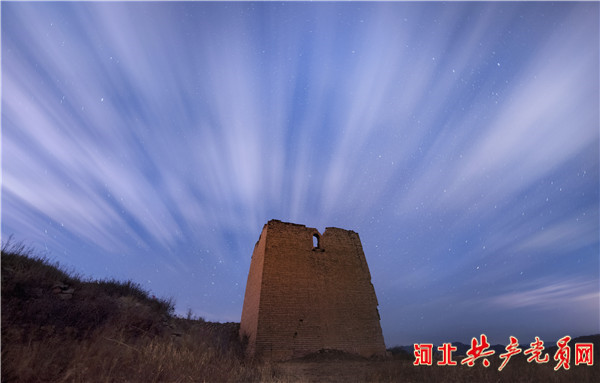 河北崇禮：一條“巨龍”蜿蜒盤旋在崇山峻嶺之間