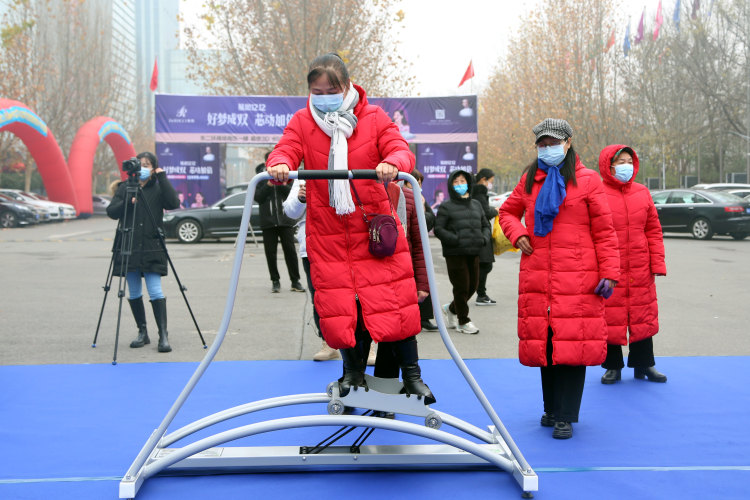 石家莊市裕華區企業“冰雪大篷車”發車