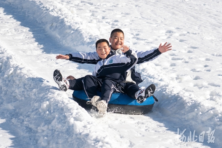 河北正定：歡樂冰雪