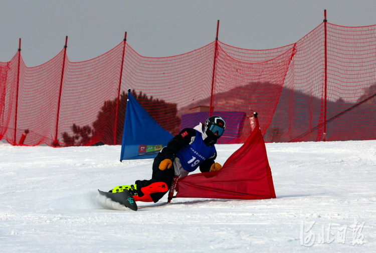 河北省第三屆冰雪運動會單板滑雪項目在淶源開賽