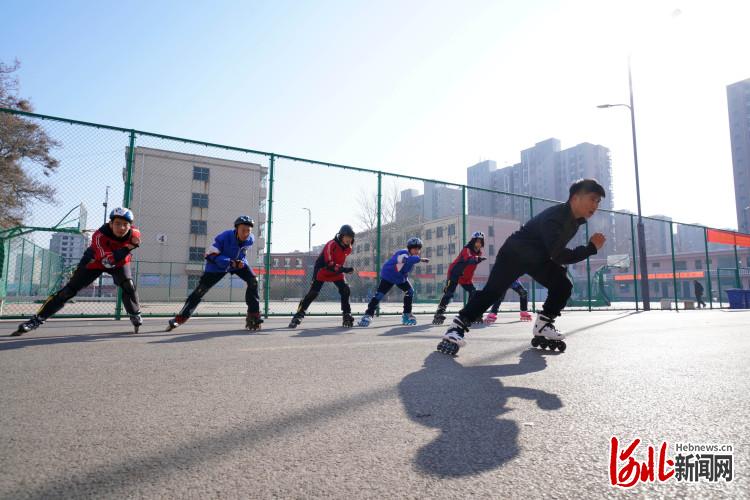 河北內丘：校園多彩運動迎新年