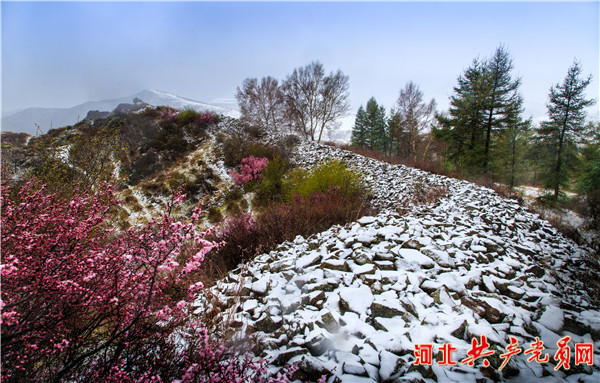 河北崇禮：一條“巨龍”蜿蜒盤旋在崇山峻嶺之間