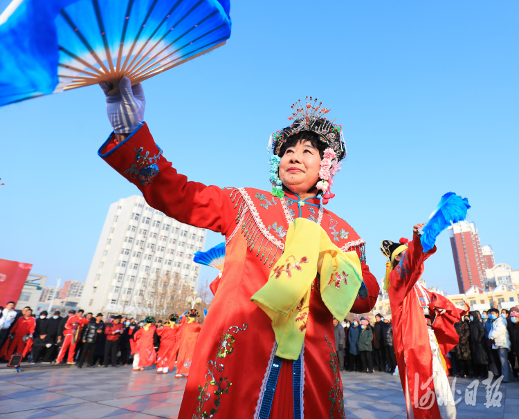 河北灤南：廣場健身展演慶新年