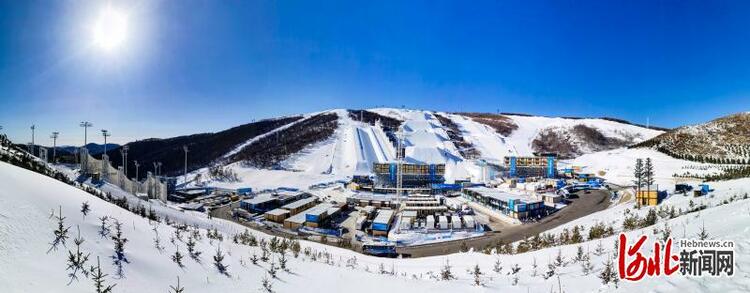 河北張家口賽區雲頂滑雪公園賽場準備就緒