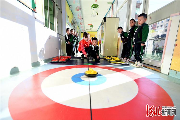 河北廊坊：幼兒園裏學冬奧