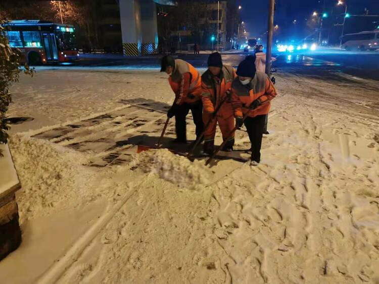 （原創）以雪為令 隨雪而動 石家莊市新華區衛生隊全力清雪 保障道路暢通_fororder_7