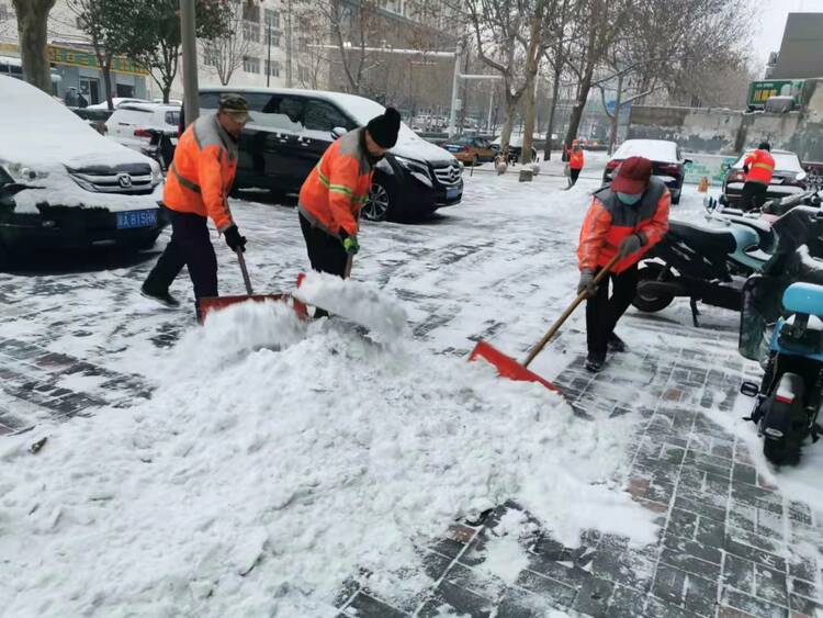 （原創）以雪為令 隨雪而動 石家莊市新華區衛生隊全力清雪 保障道路暢通_fororder_9