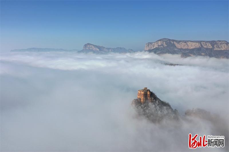 河北邢臺：九女峰霧凇雲海齊現 宛若瑤池仙境