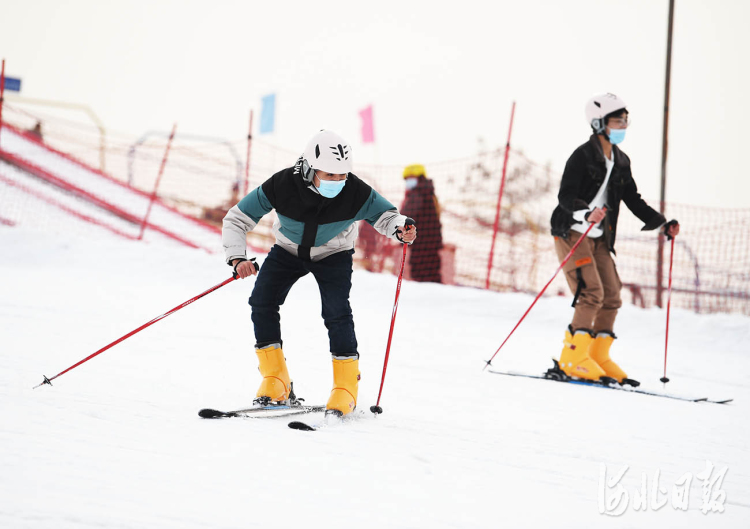 河北邢臺：冰雪運動“熱”起來