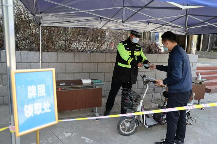 流程清晰 服務便捷 石家莊交管部門電動自行車上牌點高效工作_fororder_2