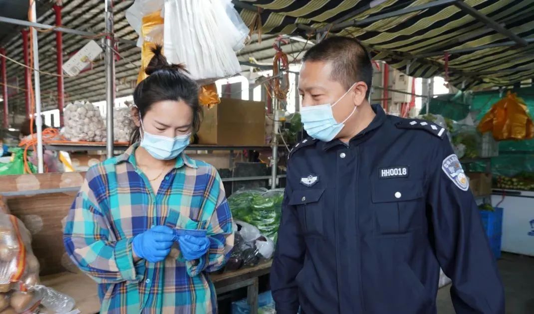 （原創）滄州市黃驊警方：發放警民“聯繫卡”，奏響平安“和諧曲”_fororder_1