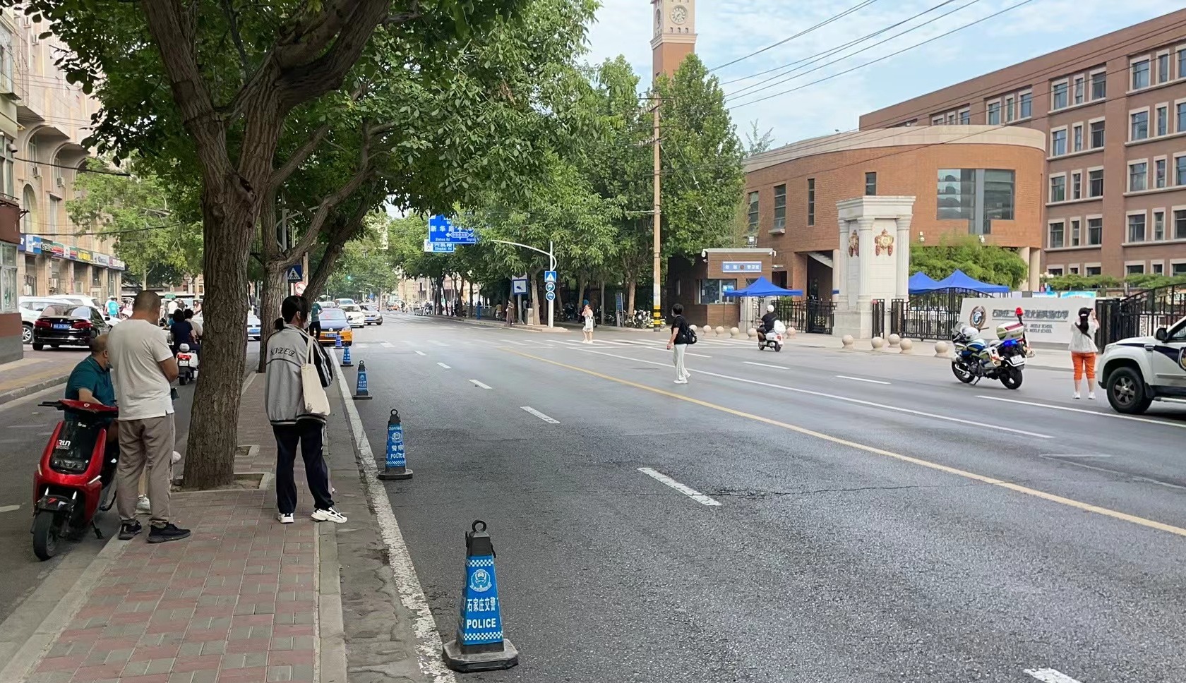 （原創）石家莊市新華路街道綜合行政執法隊積極做好中考期間各項保障工作_fororder_1