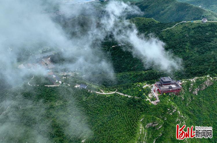 河北唐山：雲霧繚繞風景美如畫