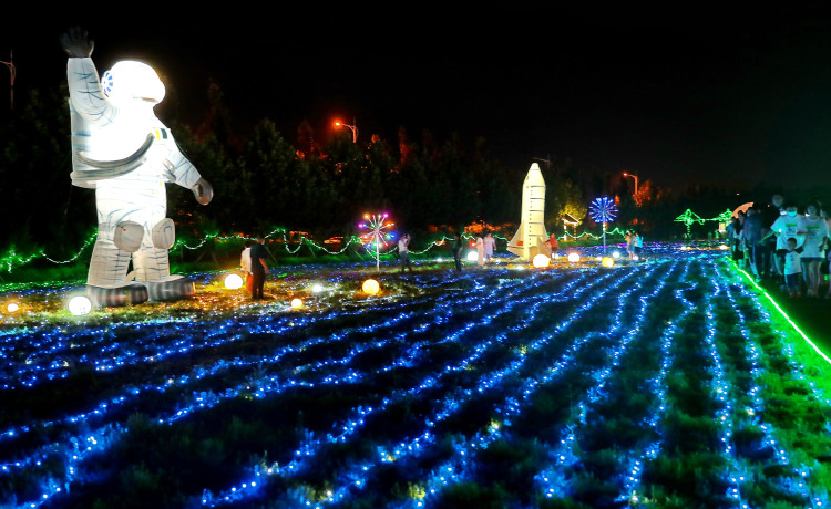 秦皇島：驚艷！“夢幻星空”照亮港城的夜_fororder_秦皇島3