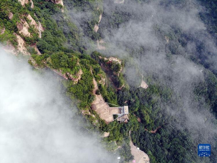 河北承德：興隆山雲海