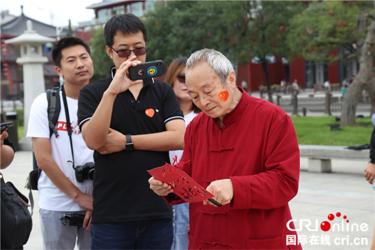 《歌唱祖國·一首歌一座城》“音樂大篷車”活動點燃西安市民愛國熱情